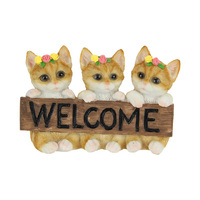 14CM LONG CATS W/FLOWERS HOLDING WELCOME