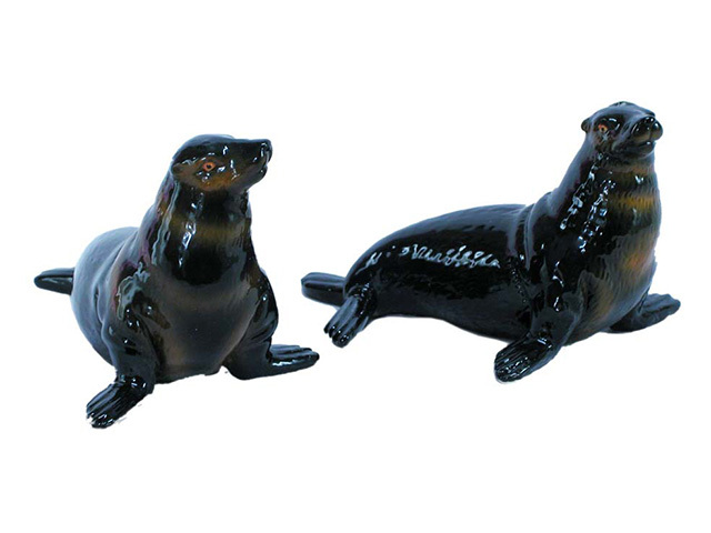 SEAL SALT AND PEPPER SHAKER