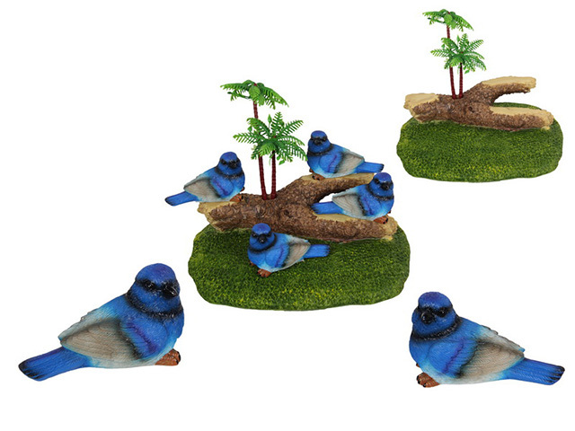 8CM WREN ON DISPLAY STAND UN36