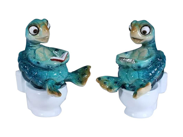 11CM TURTLE SITTING ON TOILET W/BOOK QTY 2