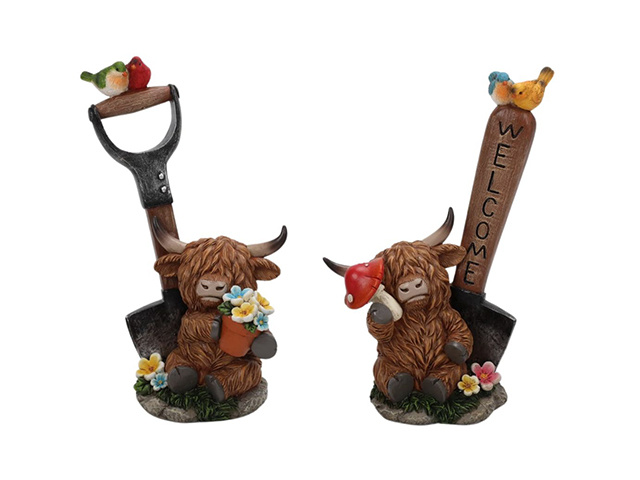 RESIN HIGHLAND COW WITH SHOVELS 12.5X9X20CM 2ASST SOLD QTY4