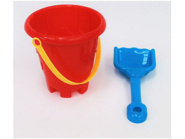 SIMPLE BUCKET AND SPADE SET